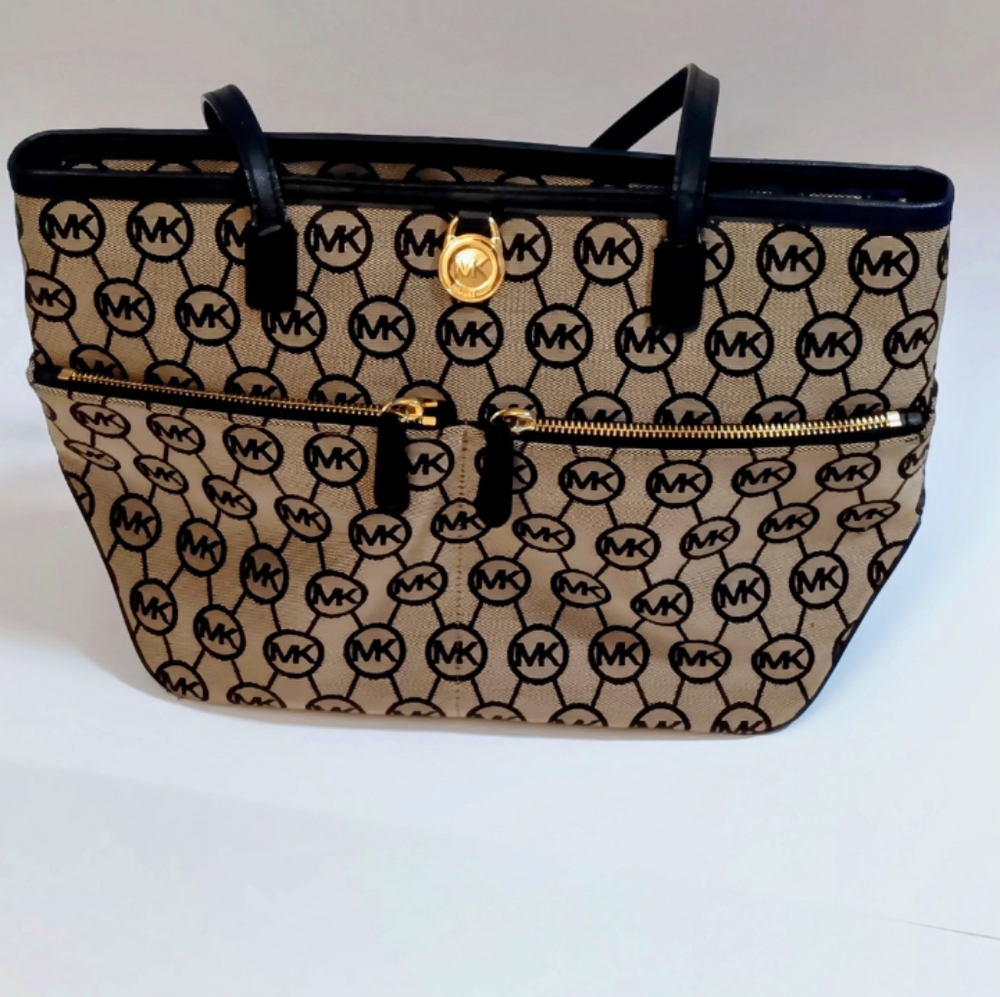Michael Kors Kempton Signature Medium Pocket Tote